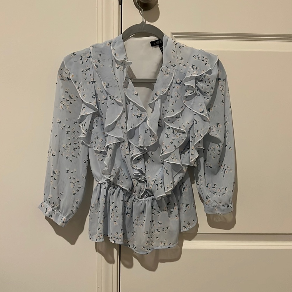 Blue floral print blouse size M